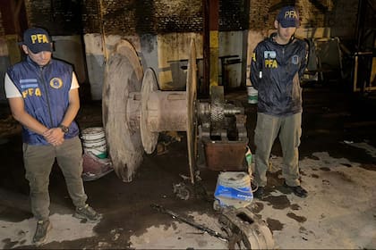 imputaron a seis personas como miembros de una organización criminal acusada de robar cables subterráneos en la localidad de Azul (POlicía Federal)