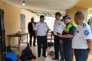 Echaron a dos jefes policiales por usar presos como albañiles en una casa de veraneo