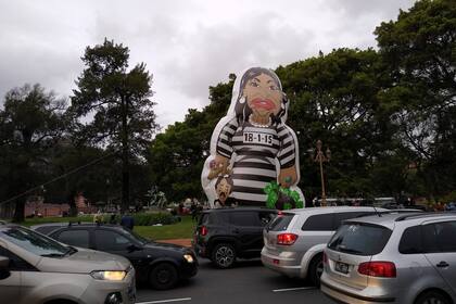 Un inflable anti K frente a la Facultad de Derecho