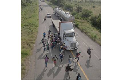 Imagen de la serie "The Migrant Caravan", del sueco Pieter Ten Hoopen, elegida como la mejor historia del año