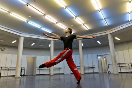 Iñaki Urlezaga en la Rotonda de Ballet del teatro que lo formó y que fue su trampolín al mundo