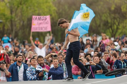 Iñaki Iriartes Mazza, feliz: la pareja argentina ganó la medalla de oro en BMX Freestyle.
