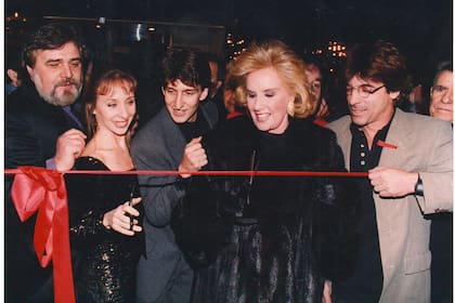 Inauguración de la época Patalano en el Maipo, con Eleonora Cassano, Julio Bocca, Mirtha Legrand y Gerardo Romano