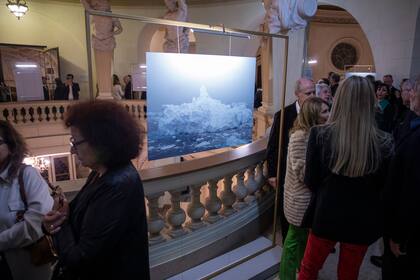 Inauguración de la muestra fotográfica sobre la Antártida de Paola Marzotta, consuegra de la princesa Carolina de Mónaco en la Legisllatura de la Ciudad de Buenos Aires.