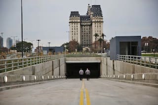Inauguraron un estacionamiento en el Parque del Bajo para autos y colectivos