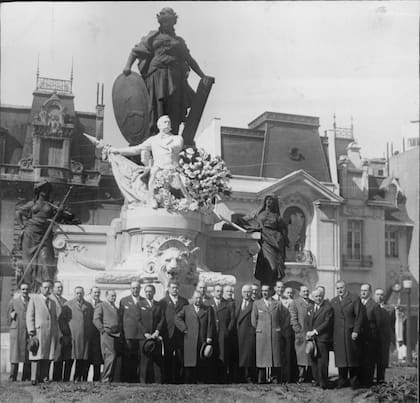 Inauguración del monumento a Pellegrini. 1914.