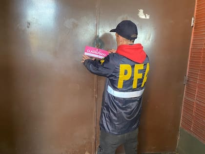 Inmediatamente después del particular hallazgo, la Policía Federal Argentina llevó a cabo la correspondiente clausura del almacén