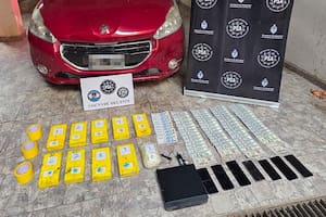 Detuvieron a una pareja narco con diez kilos de cocaína con la marca del delfín