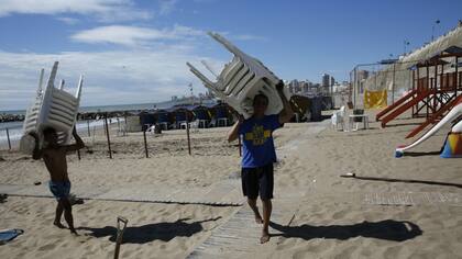 Incendiaron 18 carpas en el balneario Perla Norte en Mar del Plata