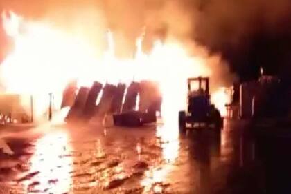 Incendiaron un campamento de vialidad provincial en Río Negro