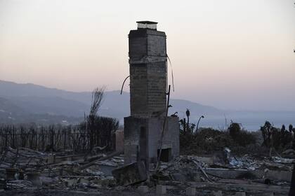 Incendio en California: el fuego avanza sin dar tregua, es el incendio forestal más mortífero en la historia del estado