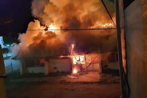 Nuevo incendio intencional en El Bolsón: prendieron fuego un club y dejaron amenazas