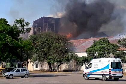 Incendio en la destilería del Ingenio La Esperanza, en Jujuy