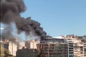 Las fotos y los videos del incendio en un edificio en Retiro: humo y fuerte operativo
