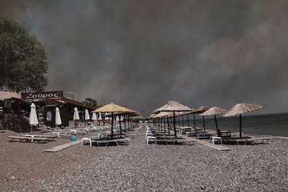 Incendio en la zona de la playa de Vatera, Lesbos, Grecia.