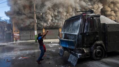 Incendio en medio de una marcha violenta en Chile