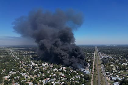 Incendio en un depósito de pinturas en Francisco Álvarez