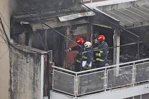 Cuatro dotaciones de bomberos controlaron un incendio en el piso 11 de un edificio