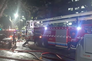 Incendio en un edificio sobre Paseo Colón: el fuego comenzó en el segundo piso