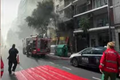 Incendio en un edificio en Avenida Callao, entre Pacheco de Melo y Las Heras