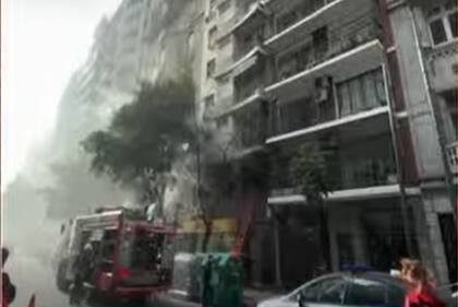 Incendio en un edificio en Avenida Callao, entre Pacheco de Melo y Las Heras