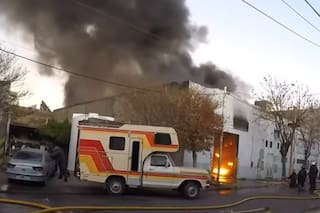 Un incendio destruyó una fábrica de plásticos en San Justo