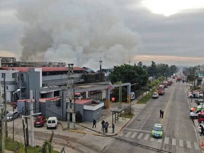 Incendio en uno de los depósitos de mercadería pertenecientes a la empresa panificadora Bimbo, en San Fernando