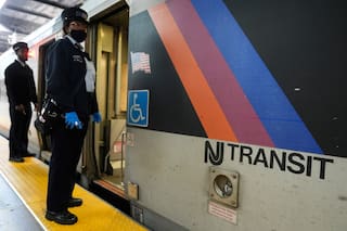 Incendio en vagón de tren en Nueva York deja 5 heridos y retrasa el transporte