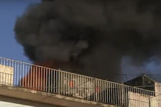 Se incendia un depósito de artículos de limpieza y evacuaron a los vecinos del barrio