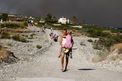 Incendio forestal en la isla de Rodas, Grecia, el sábado 22 de julio de 2023.