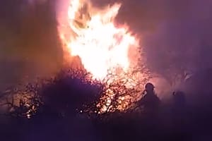 25 evacuados y 4000 hectáreas arrasadas por un nuevo incendio forestal en Córdoba