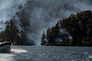 Los incendios forestales en el Nahuel Huapi ya afectaron más de 629 hectáreas