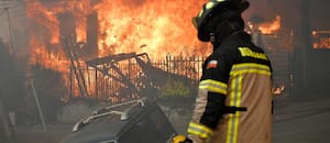 Al menos 18 muertos y más de 50.000 evacuados por incendios fuera de control en Chile