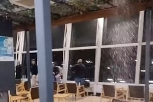 Se cayó parte del techo en Aeroparque por la tormenta en la Ciudad