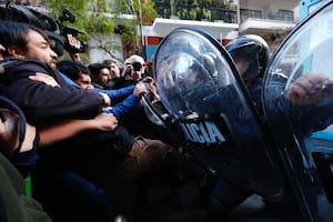 Se llegó a un acuerdo y la policía se reagrupó en la zona