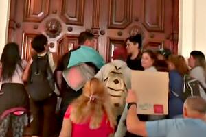 Incidentes en el Palacio Municipal de La Plata