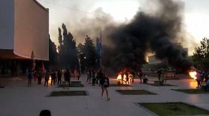 Incidentes en la Legislatura chubutense luego de que se aprobara la ley que habilitaba explotaciones mineras