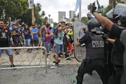 Miles de personas se acercaron a la Plaza de Mayo