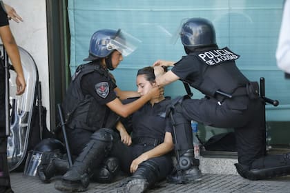 Incidentes en los alrededores del Congreso en contra del acuerdo del FMI