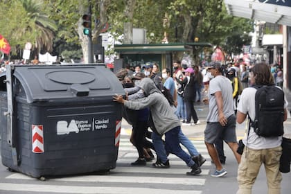 Incidentes en los alrededores del Congreso en contra del acuerdo del FMI