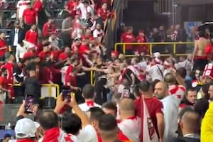 El brutal enfrentamiento de los hinchas de Turquía y Georgia en la previa del partido