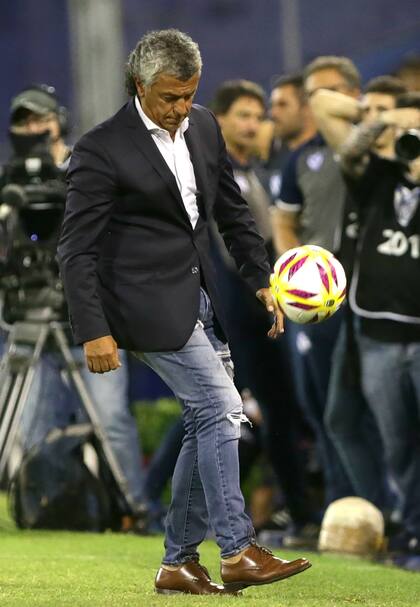 Incluso con mocasines, la calidad no se pierde: Gorosito y el eterno romance con la pelota