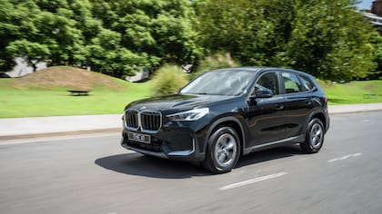 Incorpora airbags frontales y laterales para conductor y acompañante, además de airbags de cabeza integrados en el marco del techo para las cuatro plazas exteriores