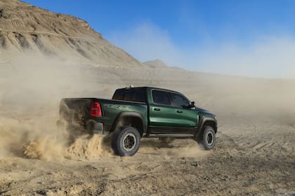 Incorpora amortiguadores adaptativos Bilstein Black Hawk e2 de segunda generación