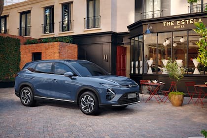 Incorpora un completo paquete de asistencias a la conducción pensado para brindar mayor seguridad en cada trayecto.