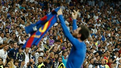 Incredulidad, admiración, resignación y delirio, un carrusel de sensaciones pueden distinguirse en la sana convivencia de los hinchas de ambos clubes; Messi acaba de agigantar su leyenda al ganar el clásico en el tiempo adicionado