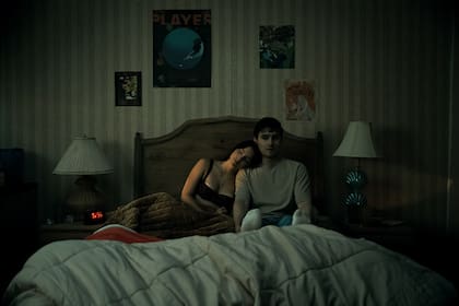 Inde Navarrette y Michael Johnston, los protagonistas de este romance que se convierte en una pesadilla