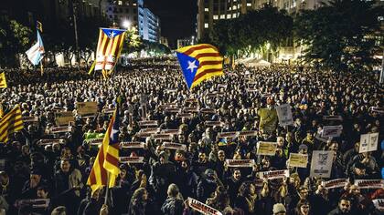 Independentistas catalanes llevaron a cabo una jornada de huelga y cortes de autopistas, carreteras, calles y vías de ferrocarril