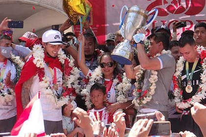 Independiente Petrolero fue campeón de la primera división boliviana en el año de su ascenso, tras 17 temporadas en la B