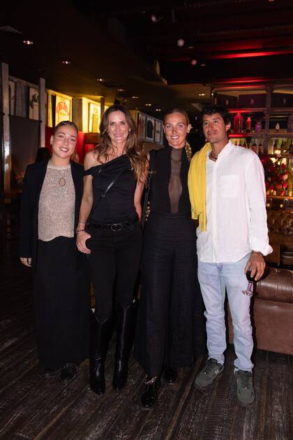 Indi Hine, Meghan Gracida, Milly Vine y Juani Vidal Domínguez armaron uno de los grupos más divertidos.